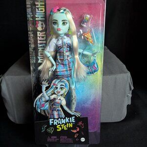 The NEW Monster High Frankie Stein Doll Day Out is an 11-inch fashion doll from